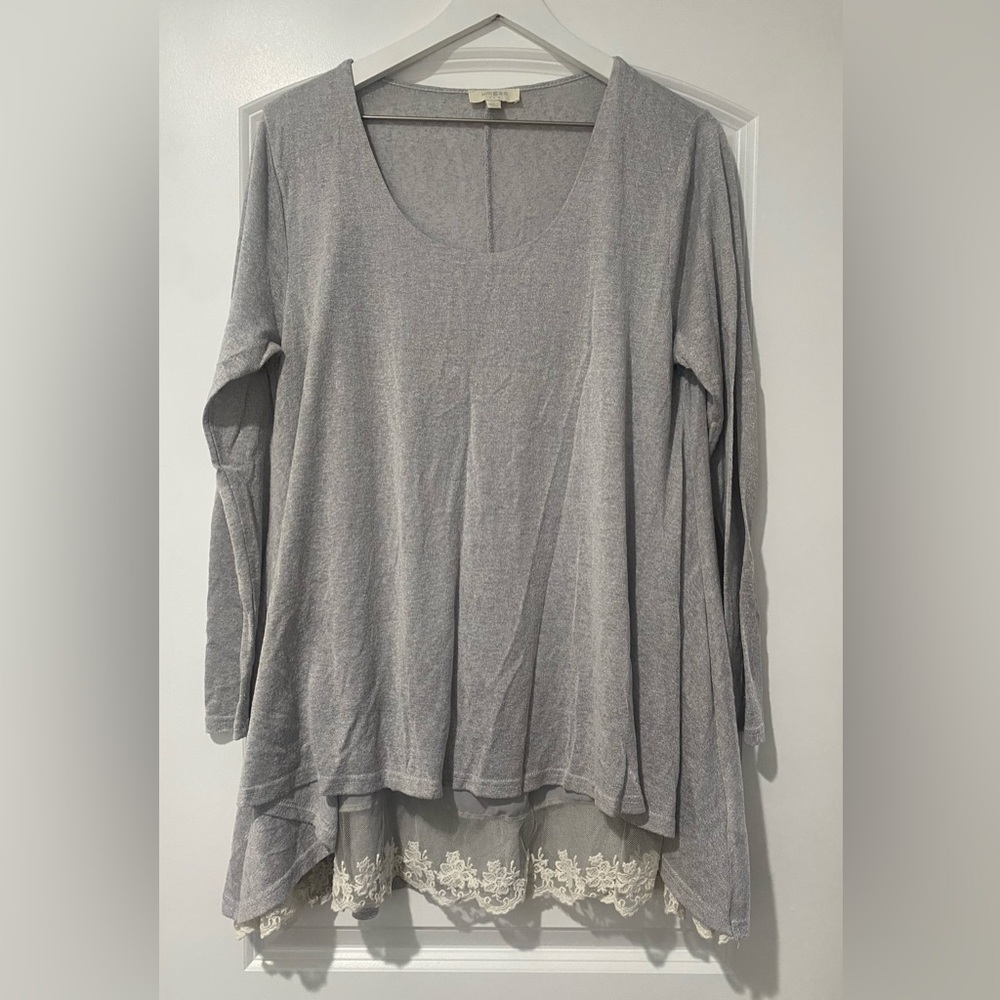 UMGEE// Lace hem loose fit comfy long sleeve